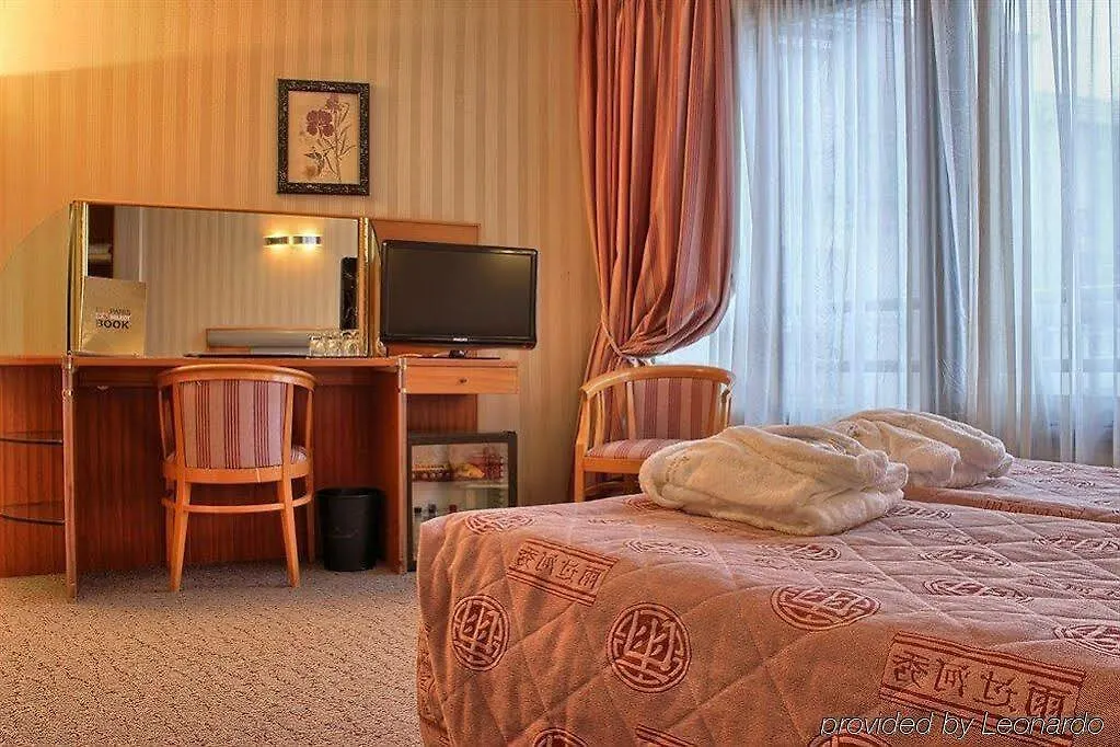 מלון פריז Villa Luxembourg